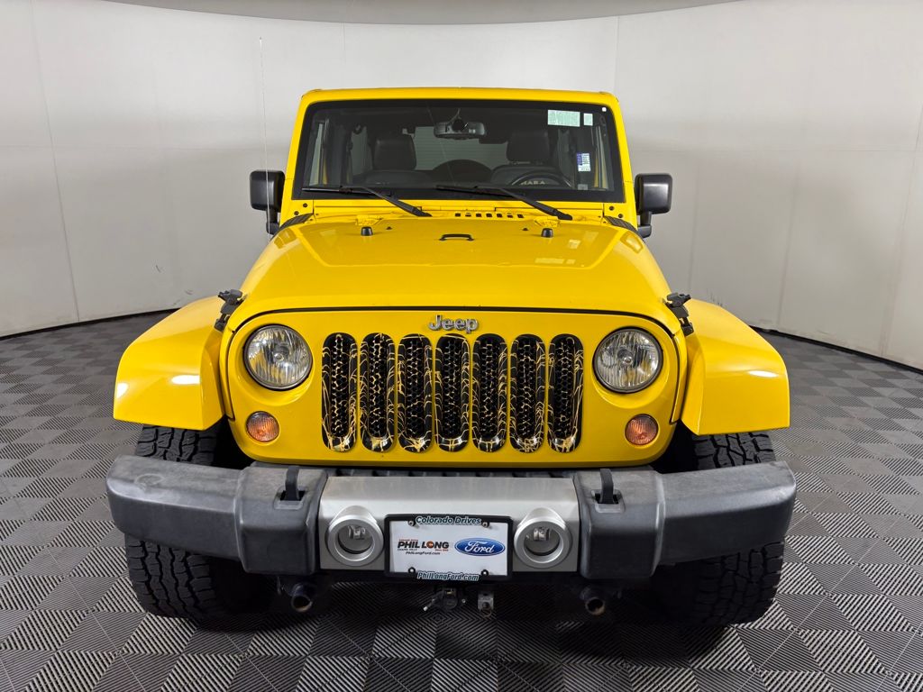 2015 Jeep Wrangler Unlimited Sahara photo 2
