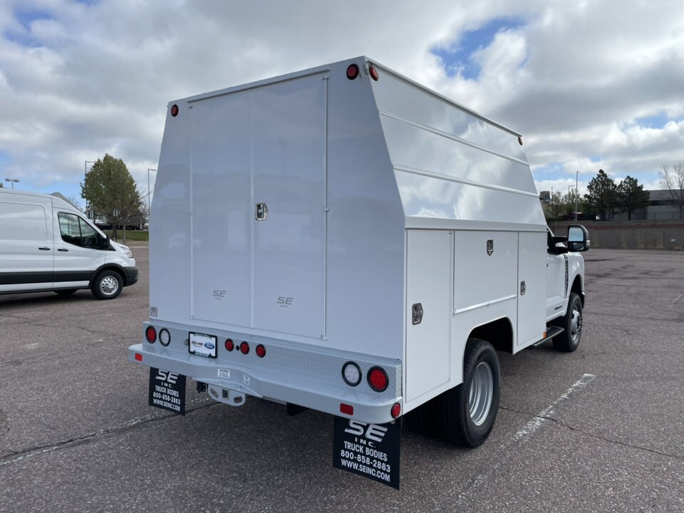 2024 Ford F-350 photo 3