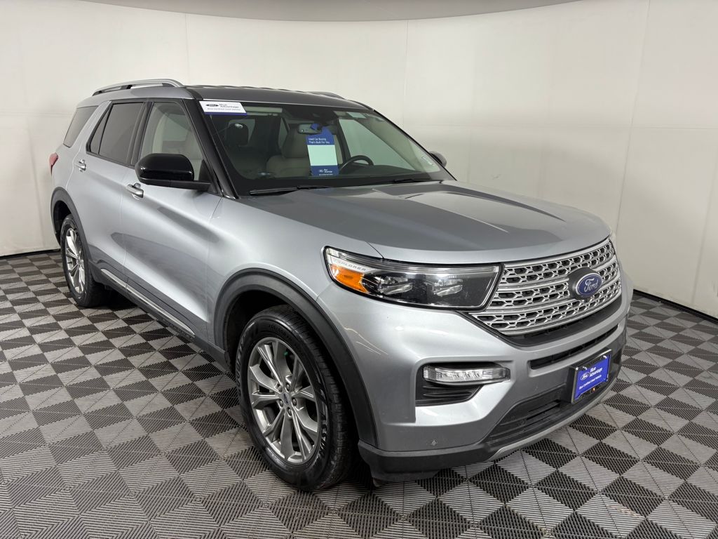 2022 Ford Explorer Limited's photo