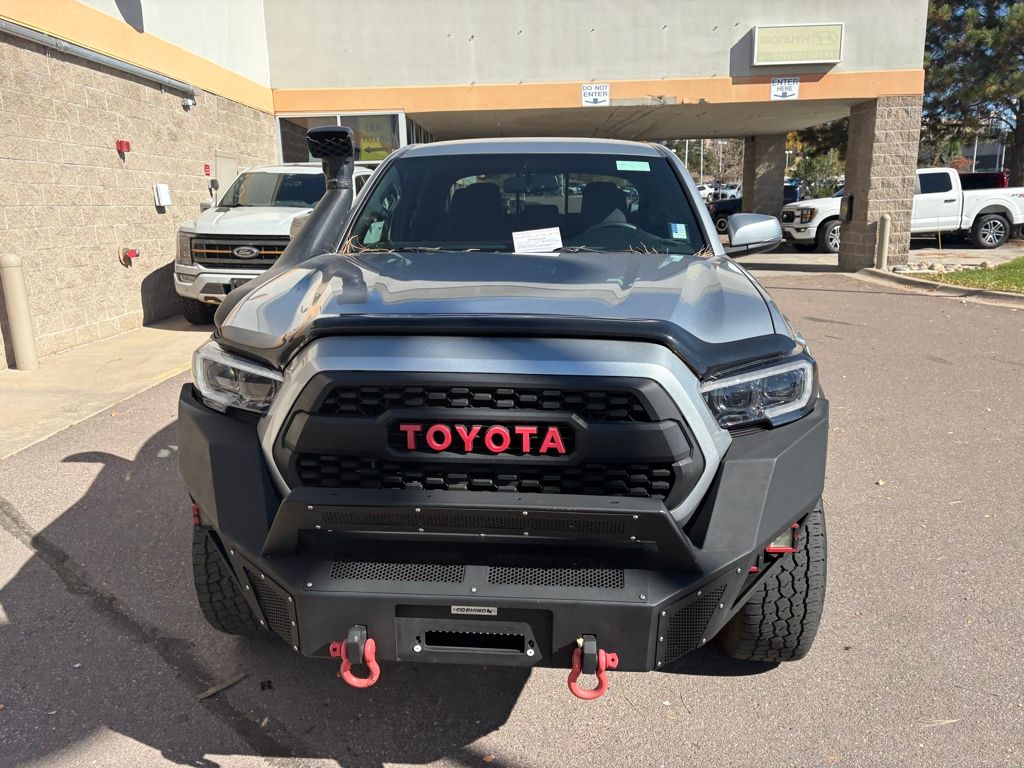2017 Toyota Tacoma TRD V6 photo 2