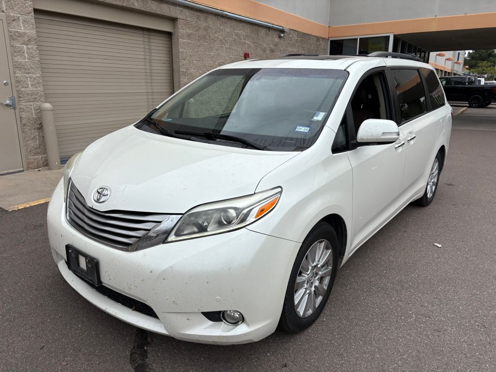 2017 Toyota Sienna L photo 2