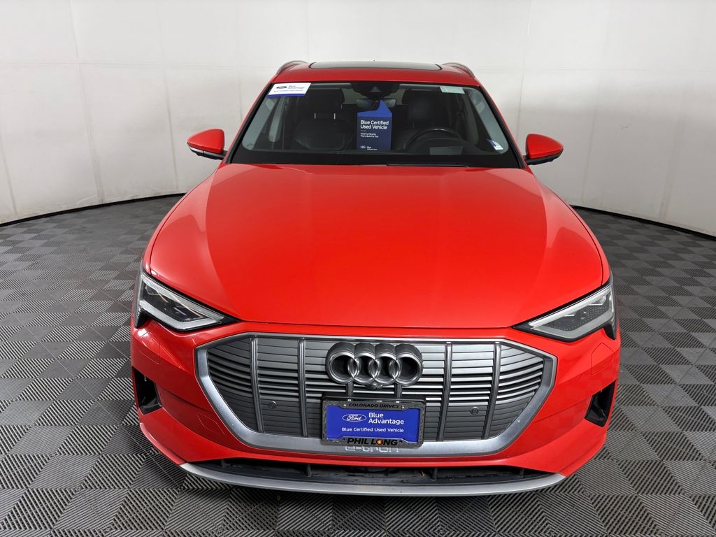 2019 Audi e-tron Premium Plus photo 2