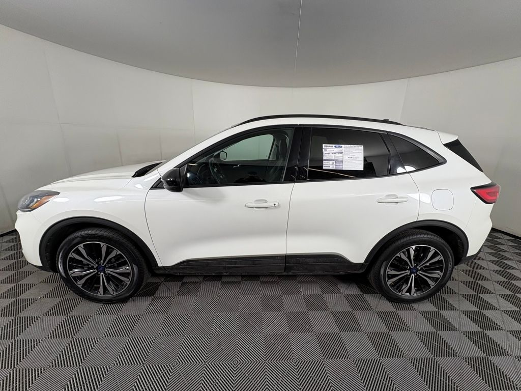 2022 Ford Escape SEL photo 3