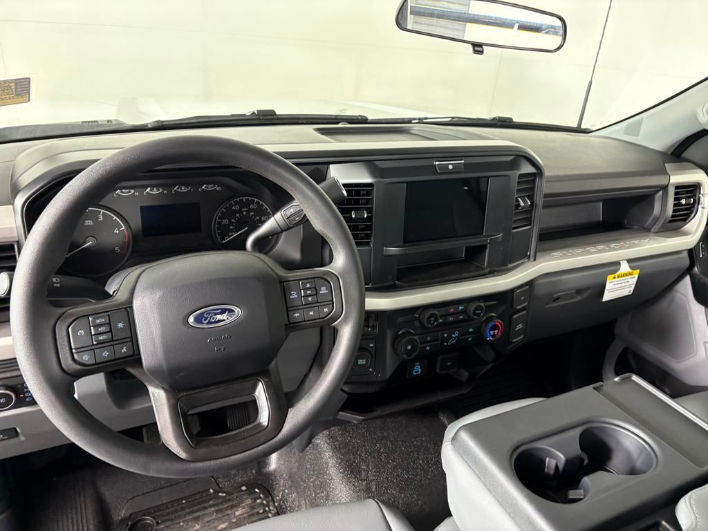 2025 Ford F-350 Super Duty Chassis Cab XL - Photo 26