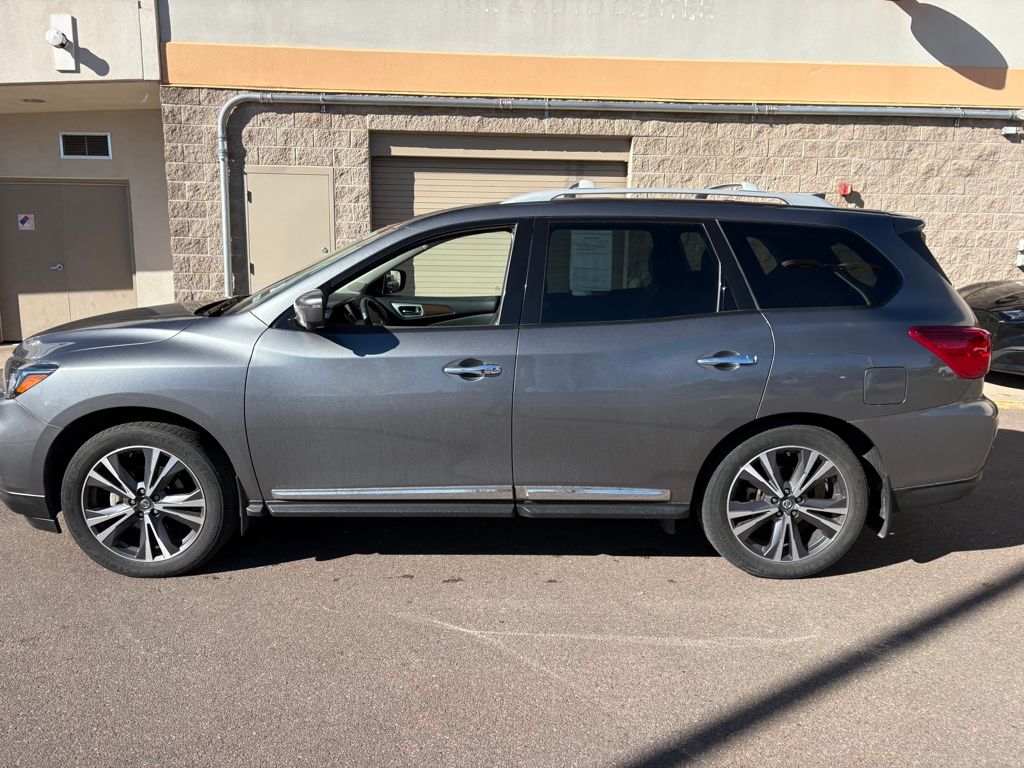 2020 Nissan Pathfinder Platinum photo 4