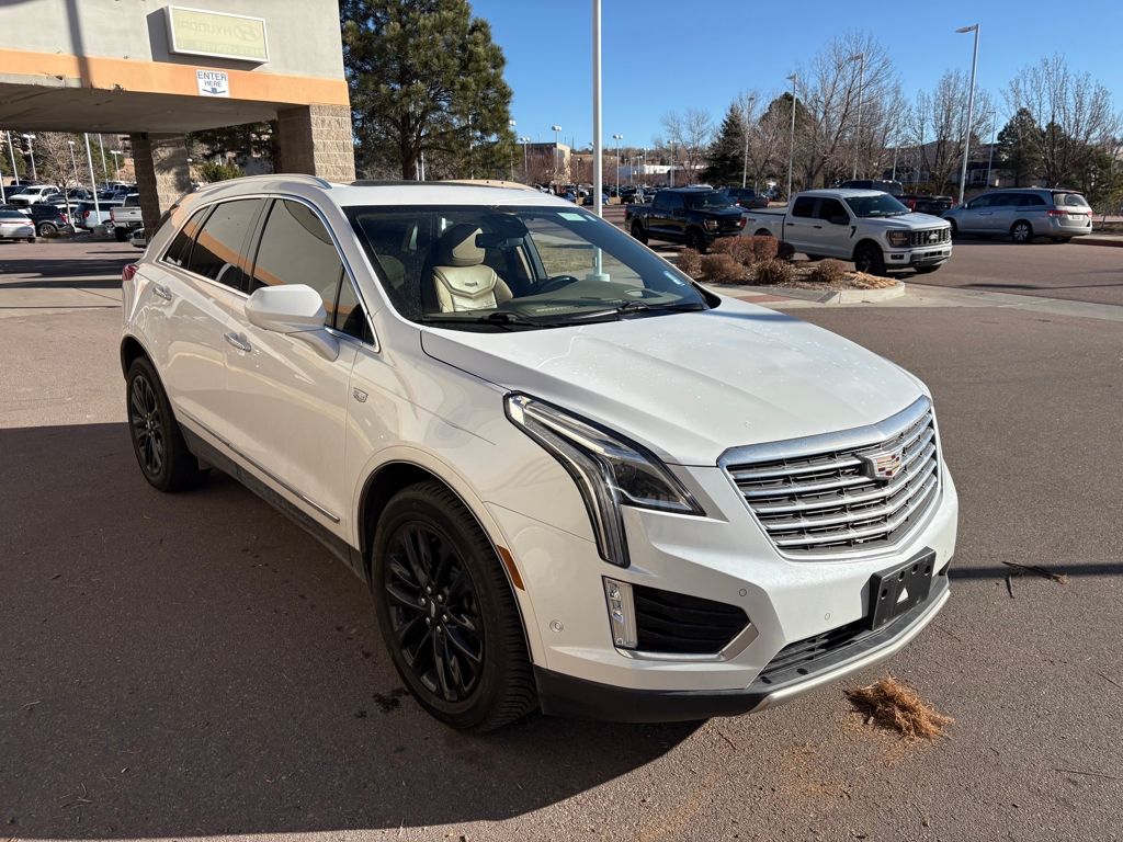 2017 Cadillac XT5 Platinum's photo