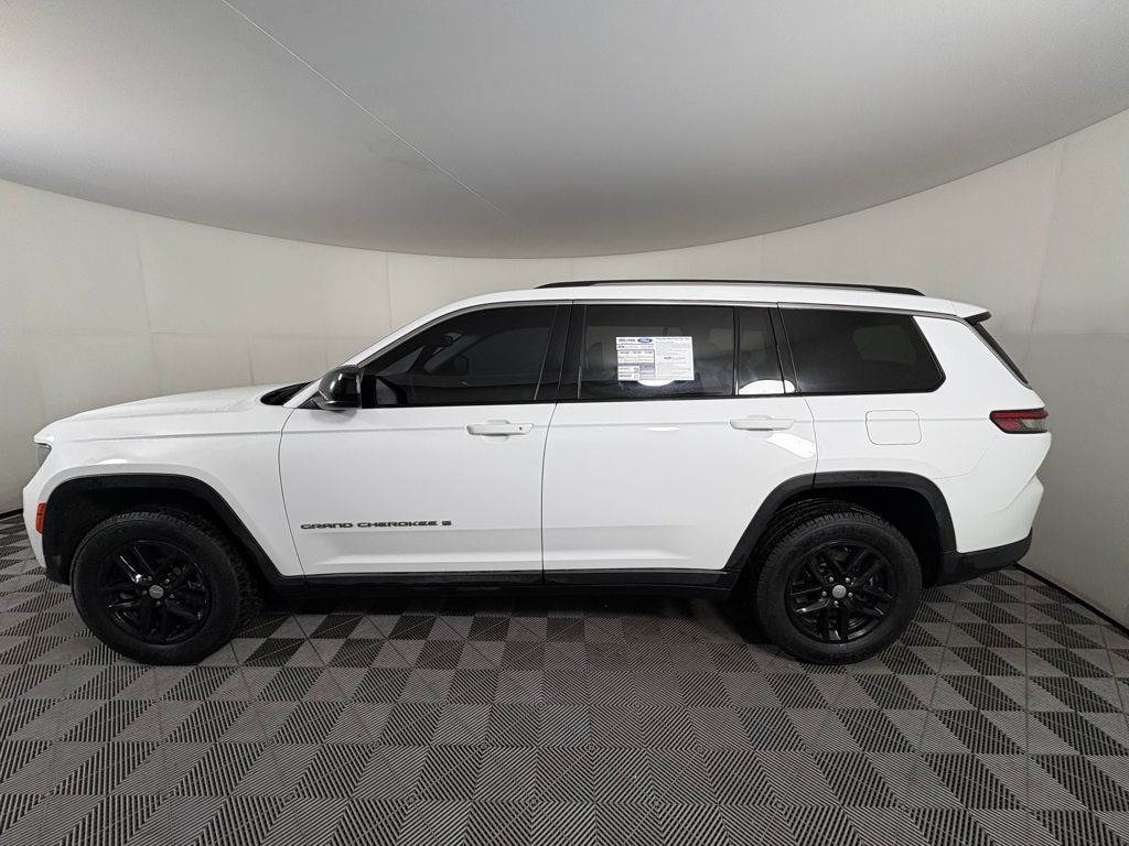 2023 Jeep Grand Cherokee Laredo photo 4