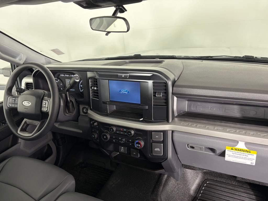 2025 Ford F-350 Super Duty Chassis Cab XL - Photo 34