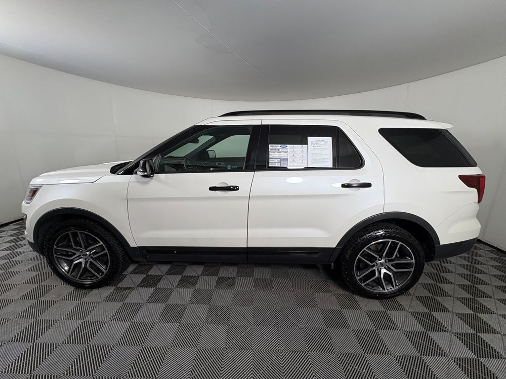 2016 Ford Explorer Sport photo 3