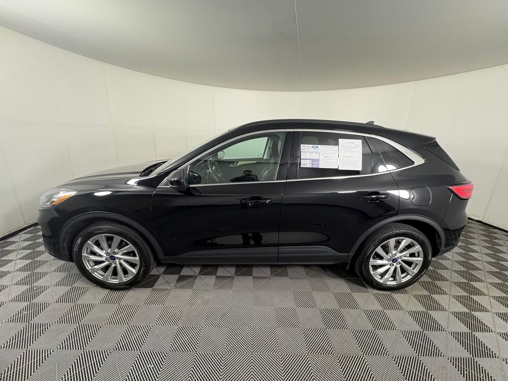2022 Ford Escape Titanium photo 4
