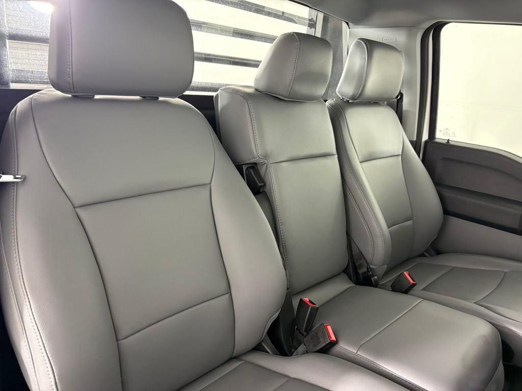 2025 Ford F-350 Super Duty Chassis Cab XL - Photo 33