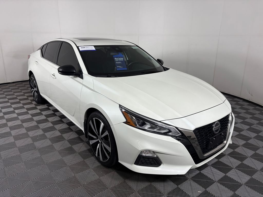 2020 Nissan Altima SR's photo