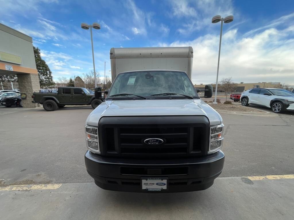 2024 Ford E-450 photo 2