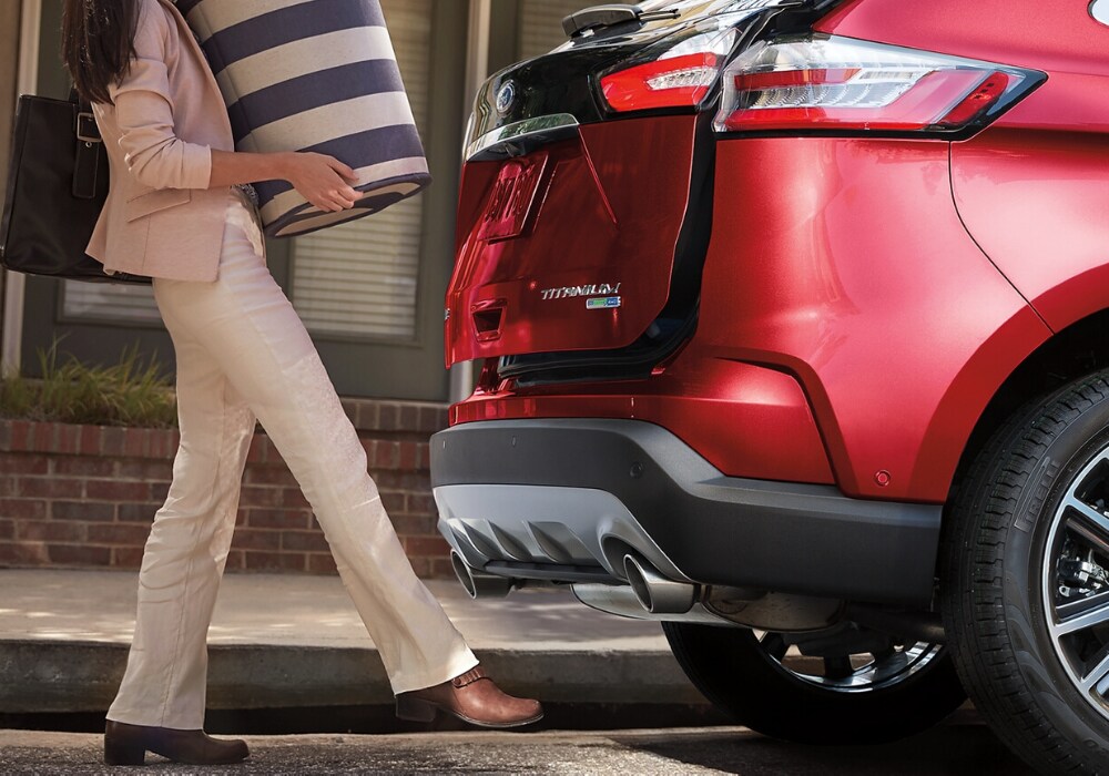 No hands power lift gate in-action on the 2020 Ford Edge Titanium trim as the driver loads groceries in the back