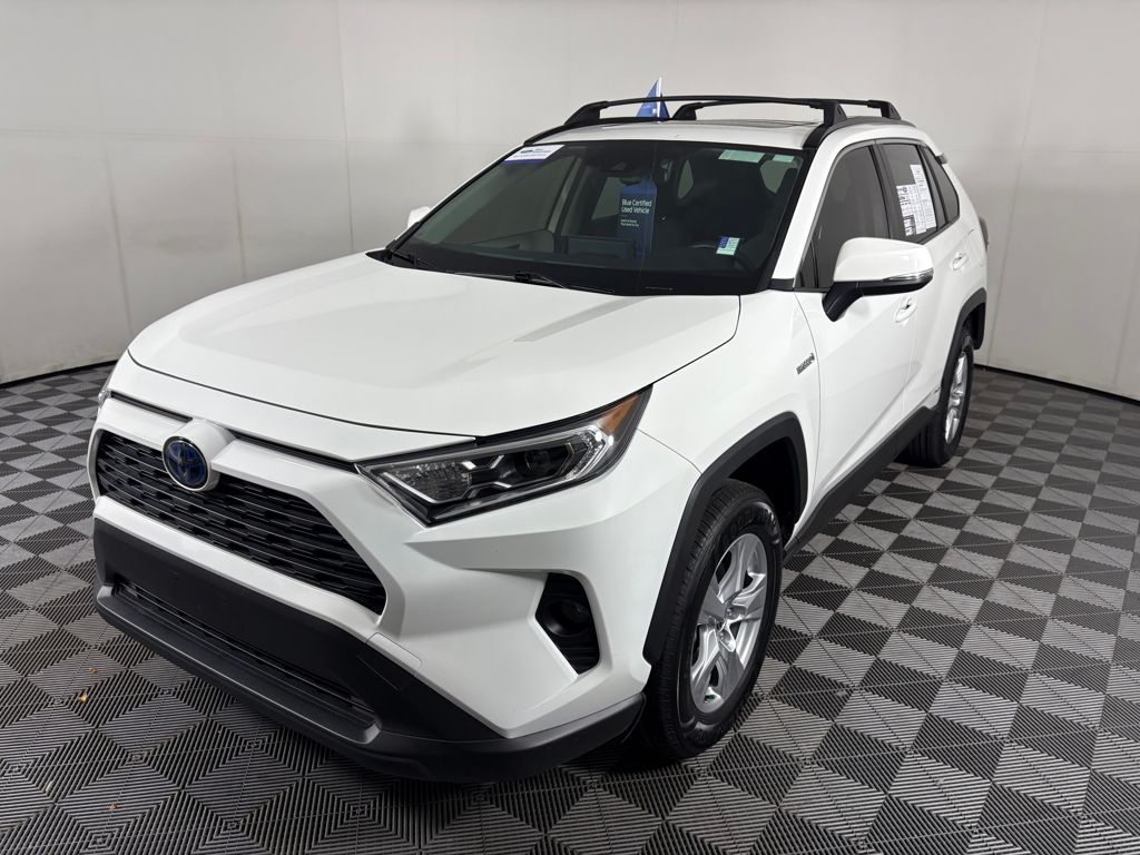2020 Toyota RAV4 Hybrid XLE photo 2