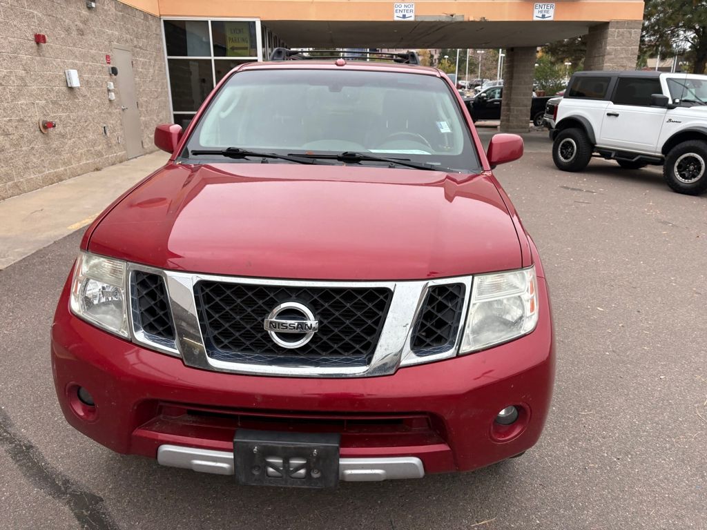 2011 Nissan Pathfinder LE photo 2