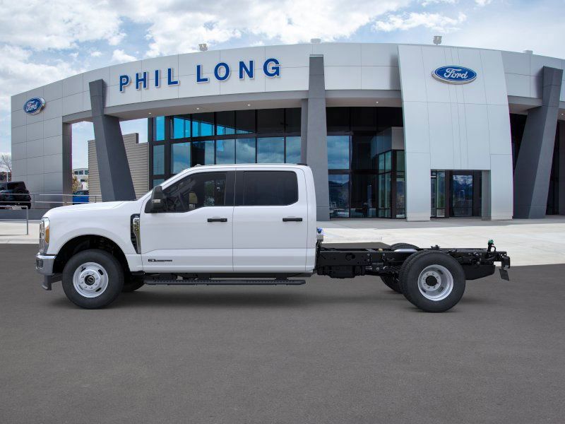 2025 Ford F-350 photo 3