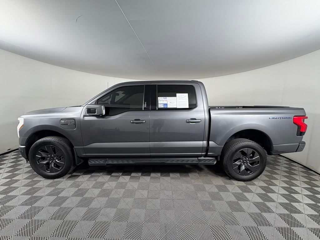 2023 Ford F-150 Lightning Lariat photo 2