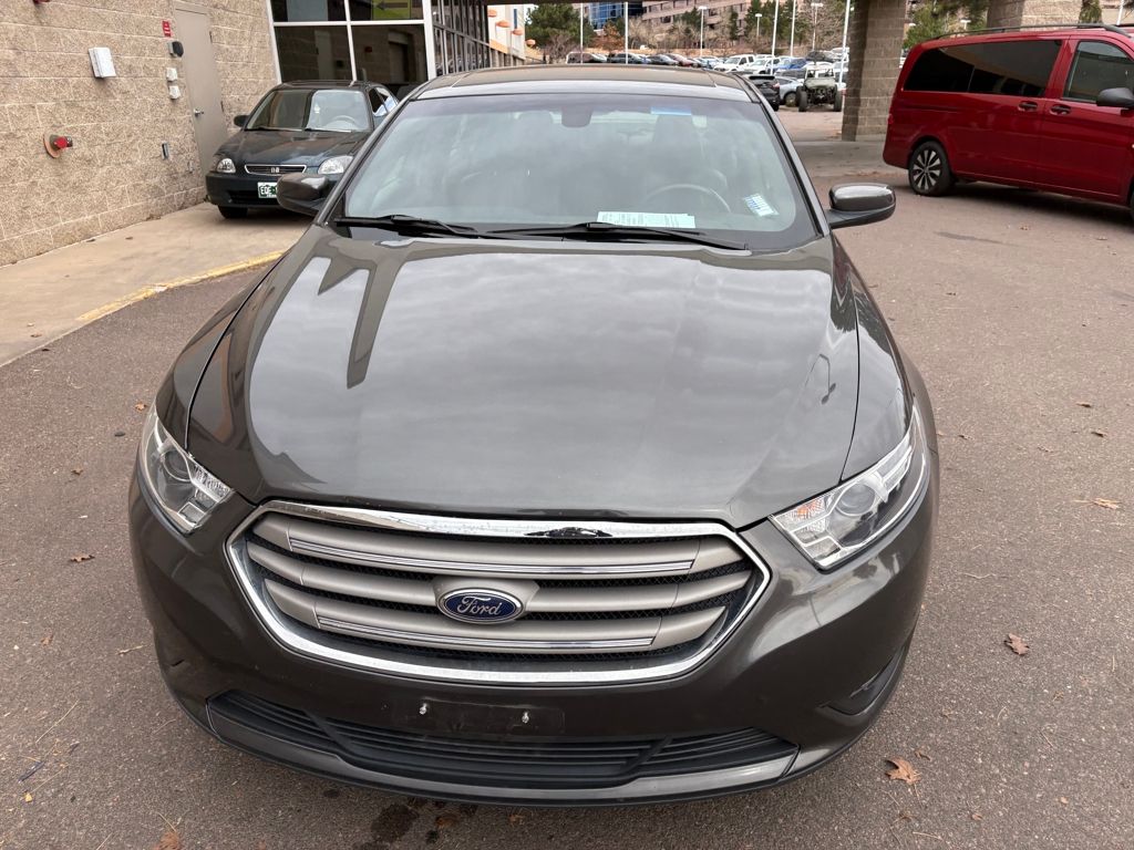2019 Ford Taurus SEL photo 2
