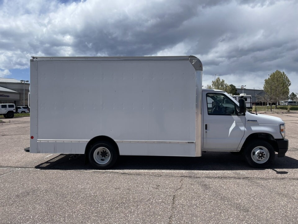 2024 Ford E-450 photo 2