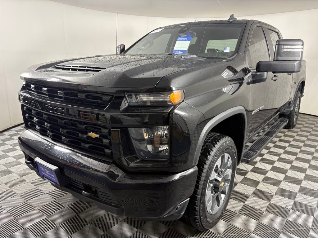 2022 Chevrolet Silverado 2500HD Custom photo 3