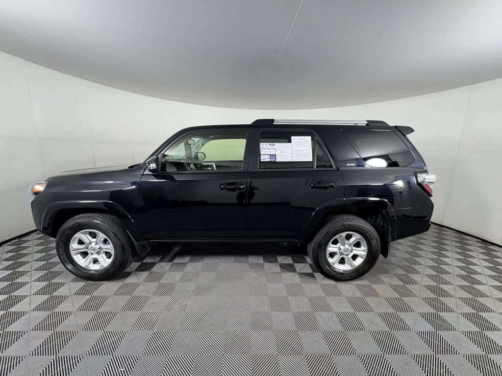 2024 Toyota 4Runner SR5 Premium photo 4