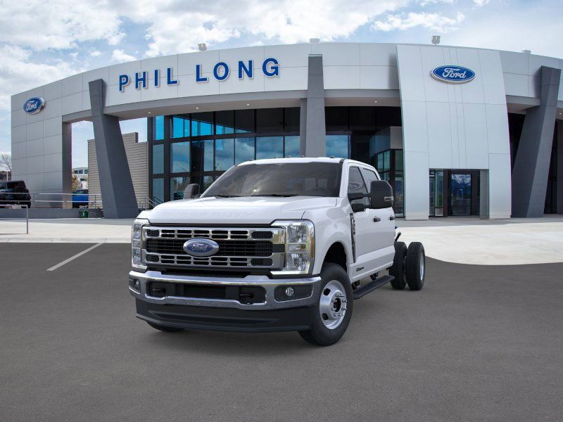 2025 Ford F-350 photo 2