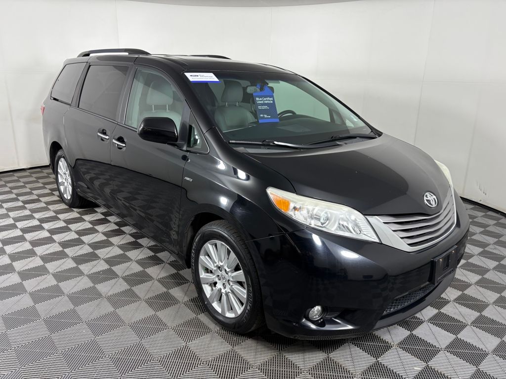 2017 Toyota Sienna XLE Premium's photo
