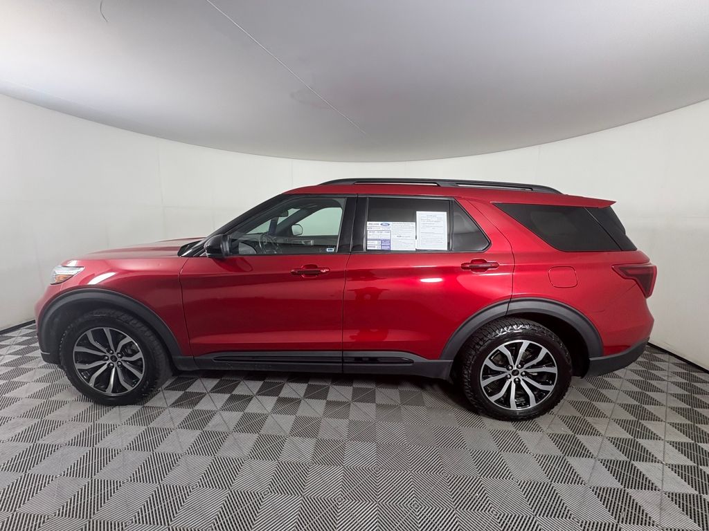 2023 Ford Explorer ST photo 2