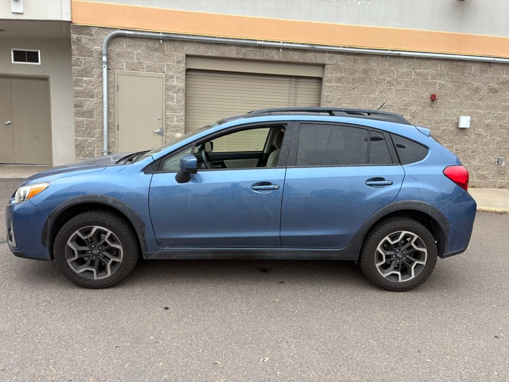 2017 Subaru Crosstrek 2.0i Premium photo 4