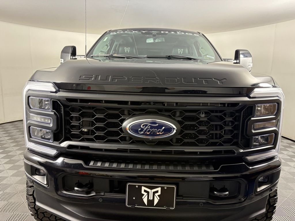 2024 Ford F-250 Lariat photo 2