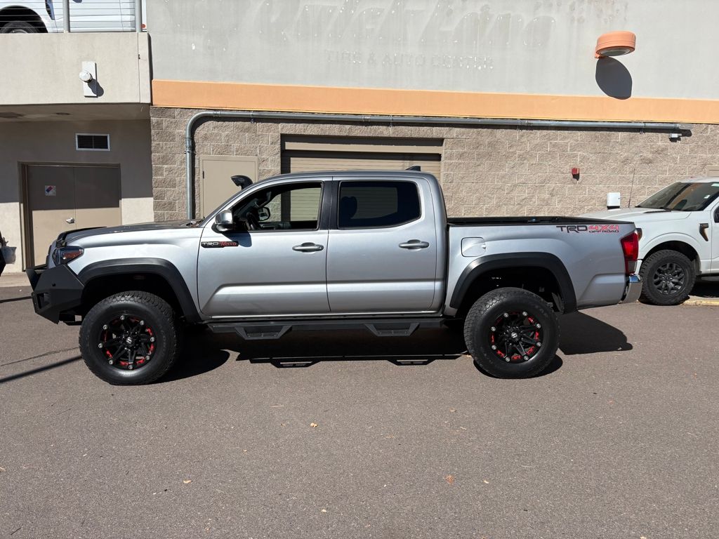 2017 Toyota Tacoma TRD V6 photo 4
