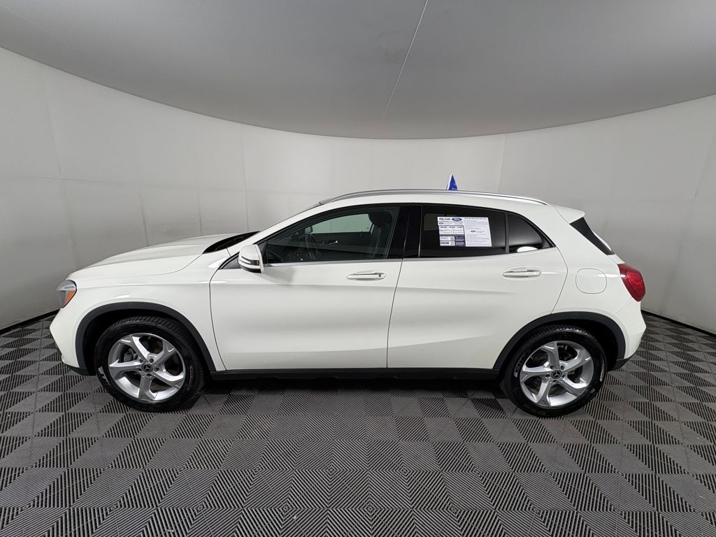 2018 Mercedes Benz GLA 250 4MATIC photo 3