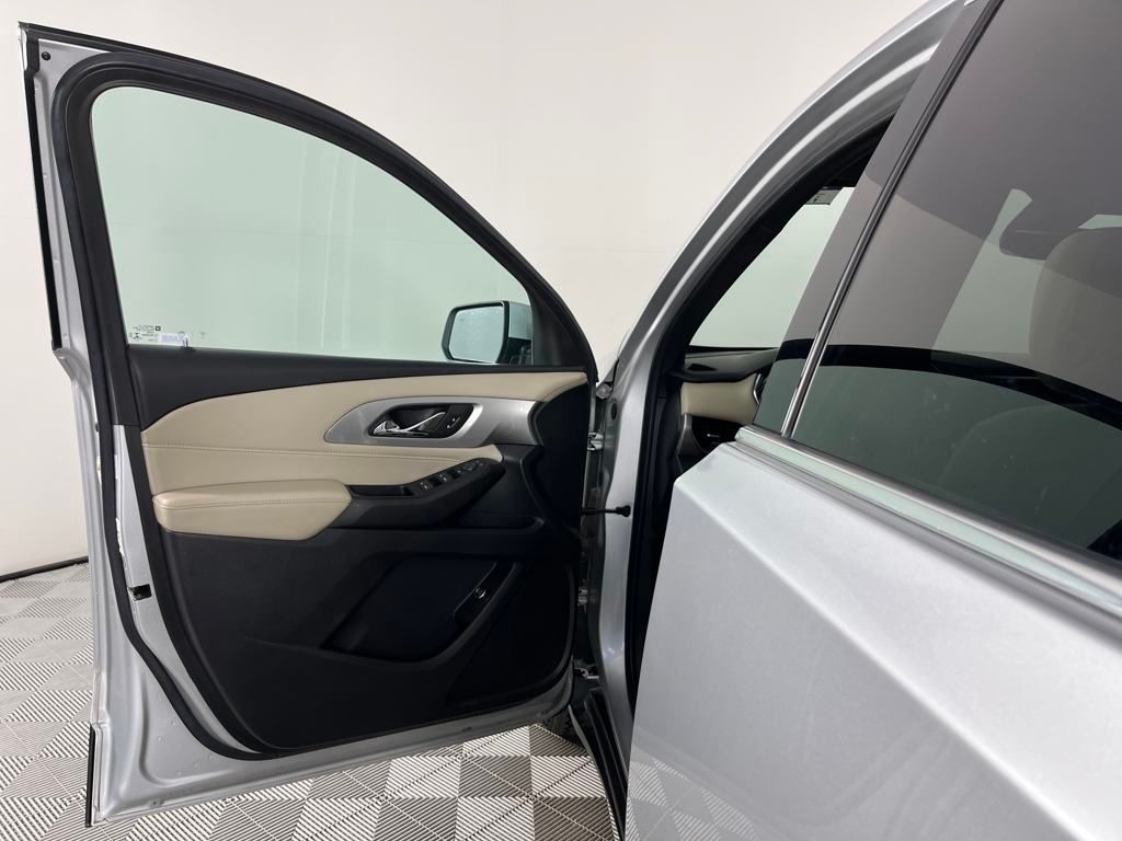 Image of 2022 Chevrolet Traverse LT Leather SUV