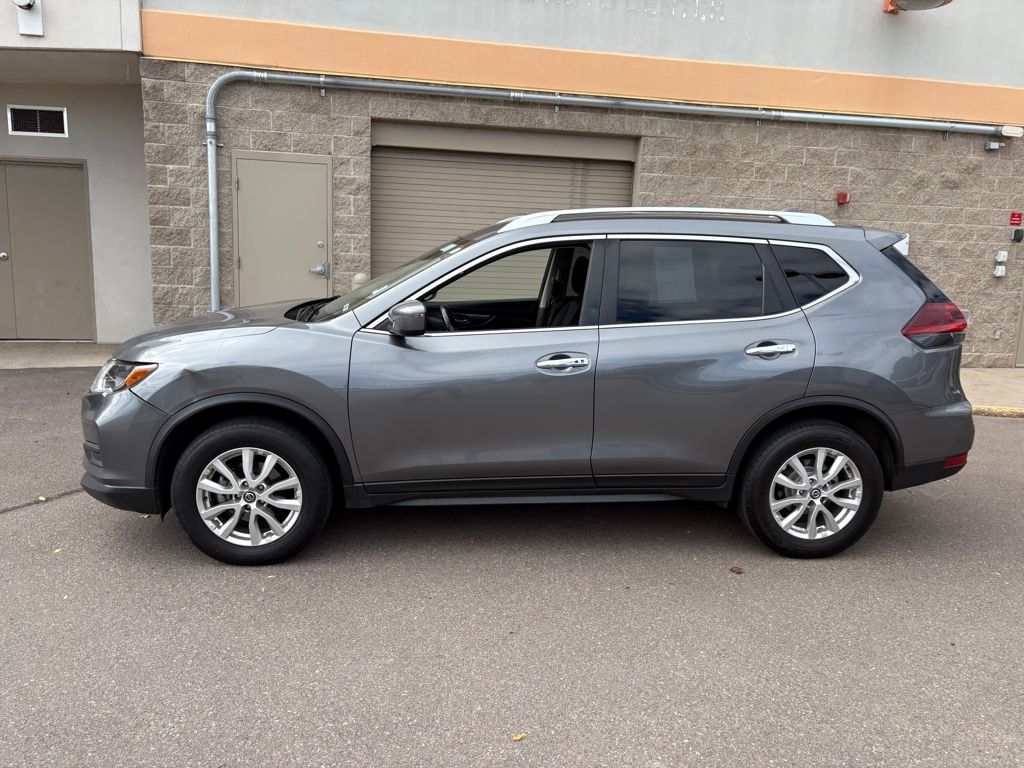 2020 Nissan Rogue SV photo 4