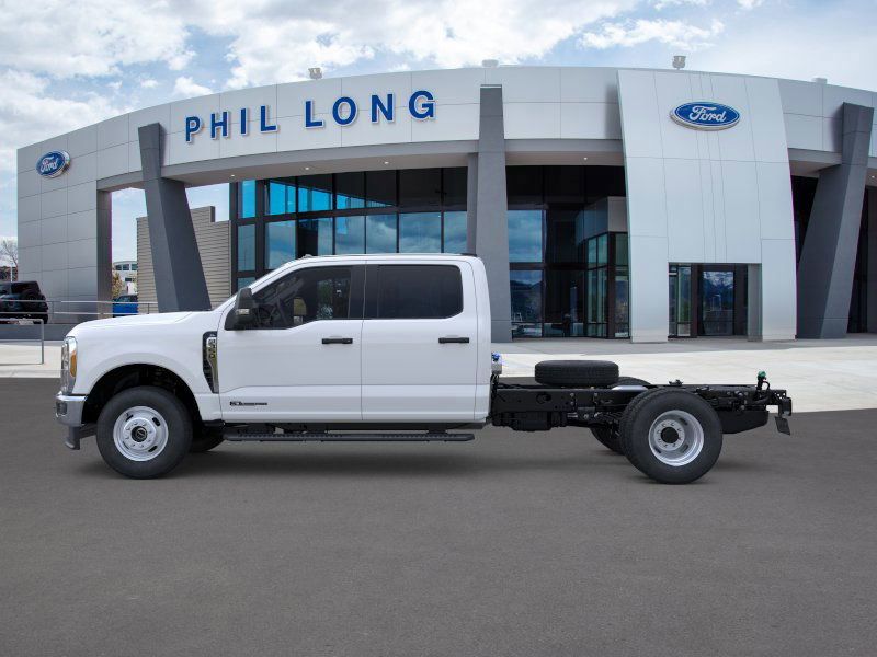 2025 Ford F-350 photo 3