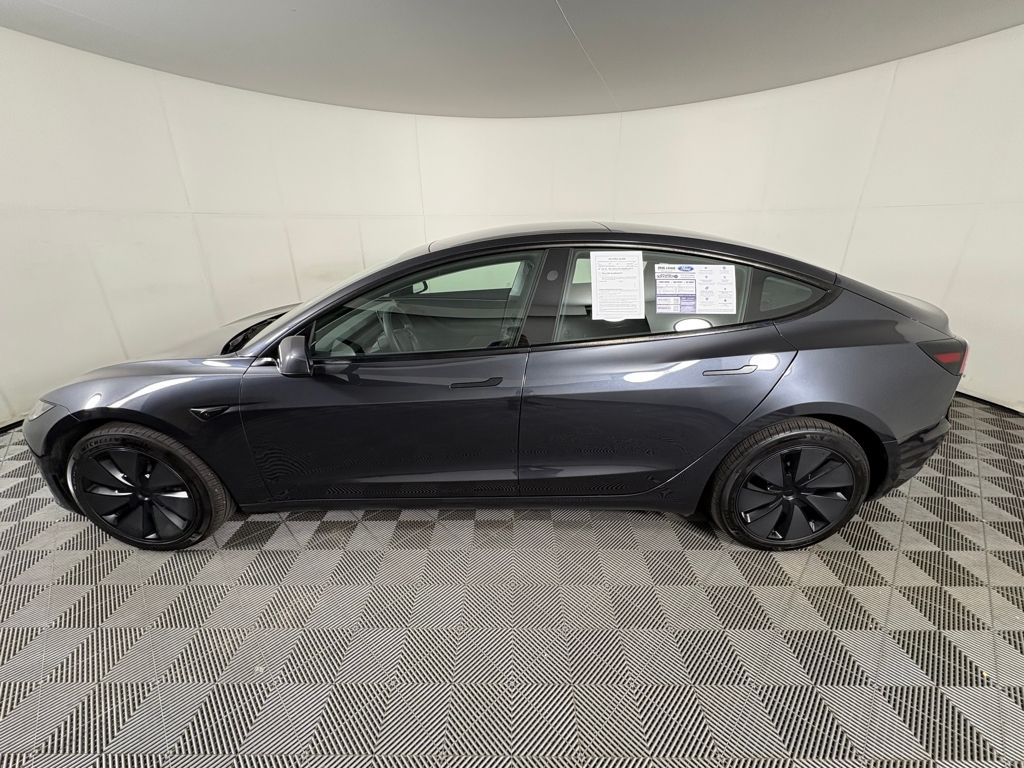 2025 Tesla Model 3 Long Range photo 4