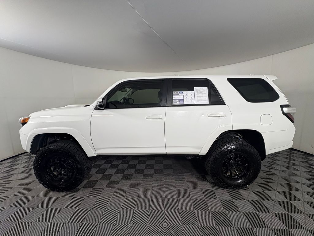2022 Toyota 4Runner TRD Off-Road Premium photo 4