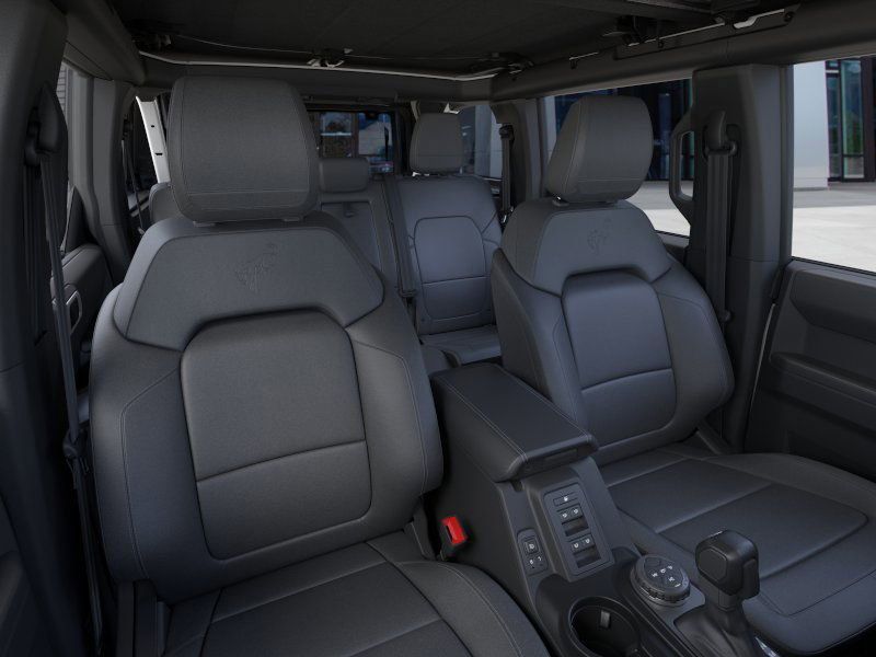 2025 Ford Bronco Outer Banks photo 2