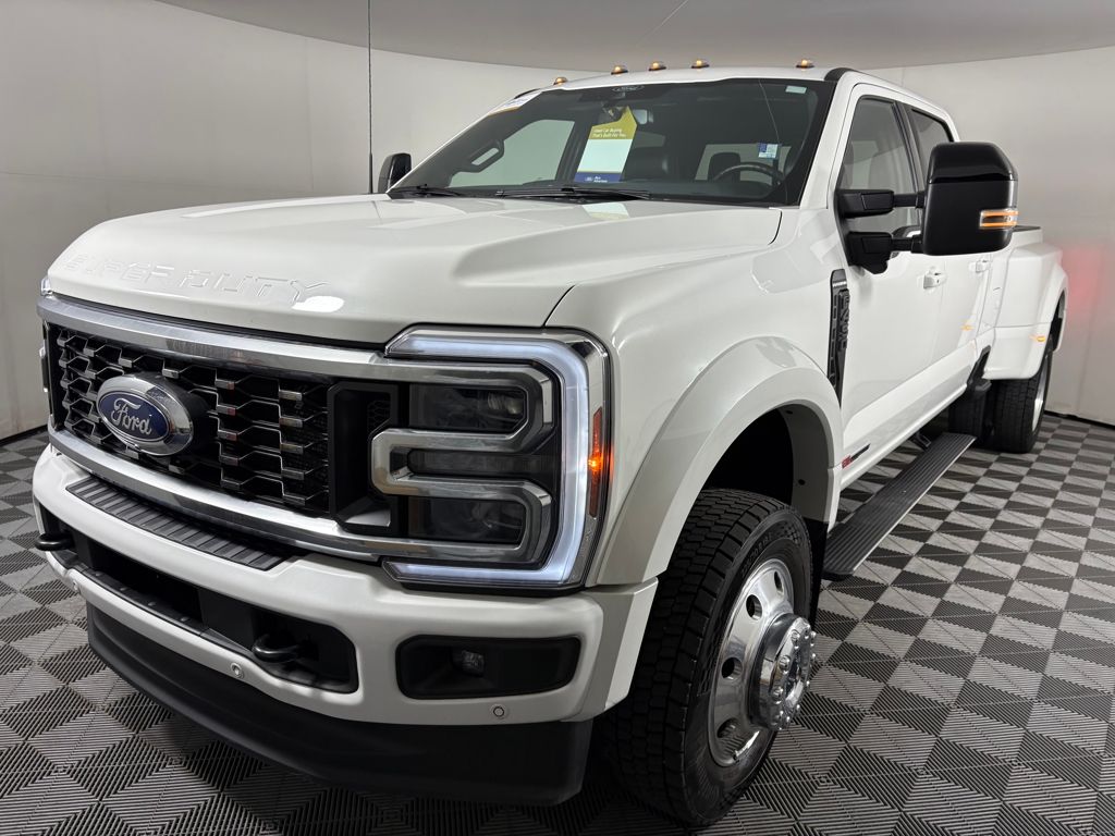 2025 Ford F-450 Platinum photo 3