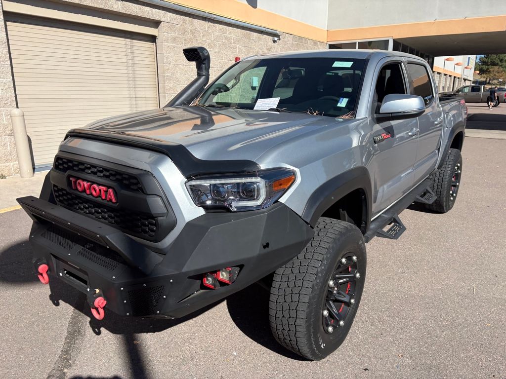 2017 Toyota Tacoma TRD V6 photo 3