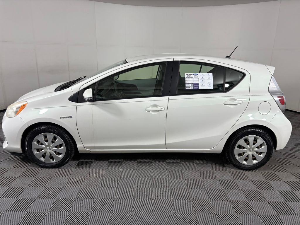 2014 Toyota Prius C Two photo 4