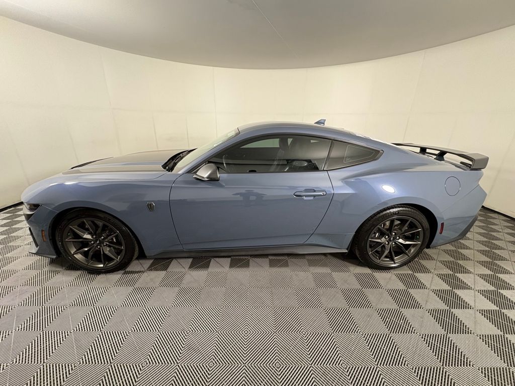 2024 Ford Mustang Dark Horse photo 3