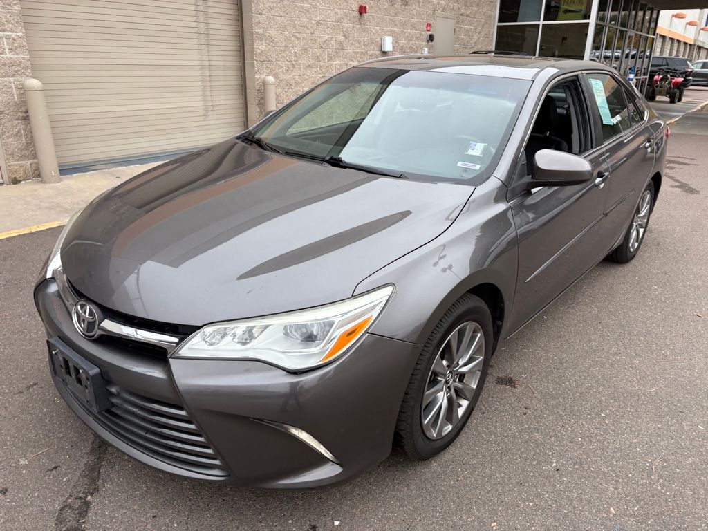 2015 Toyota Camry XLE V6 photo 3