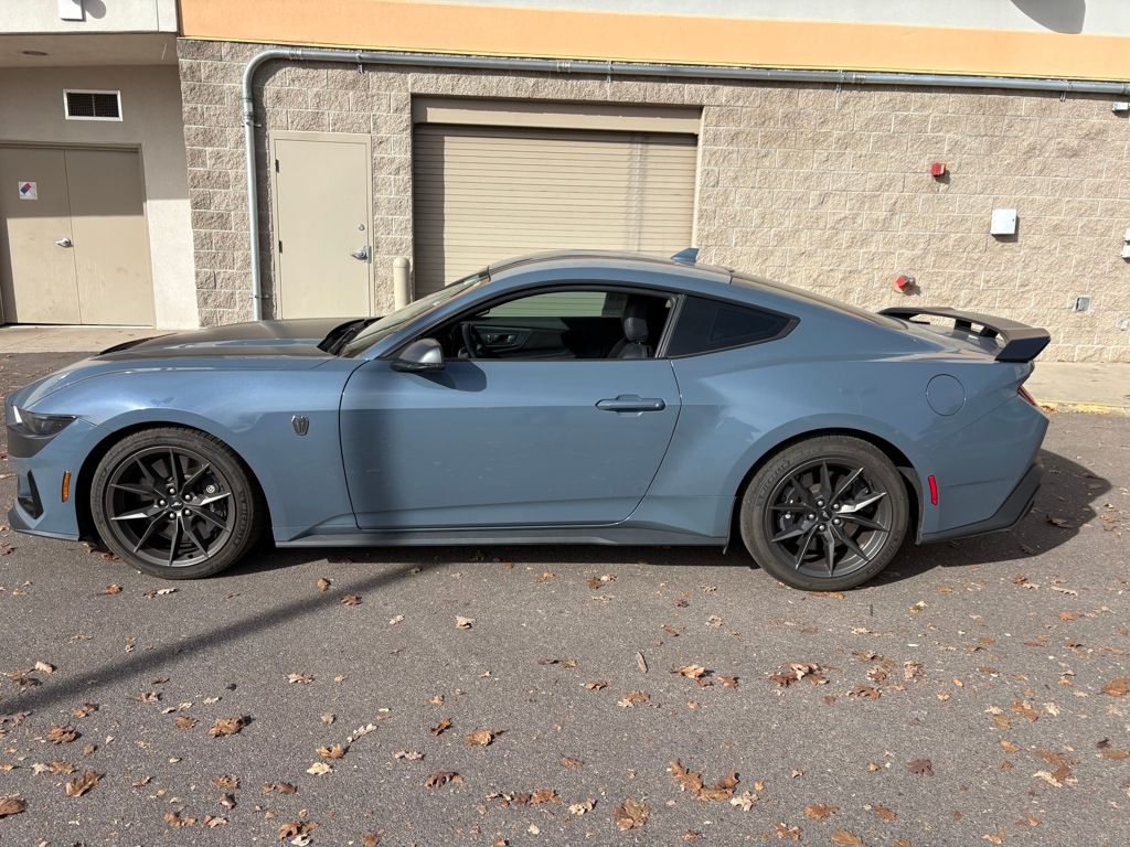 2024 Ford Mustang Dark Horse photo 4