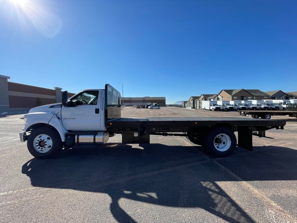 2025 Ford F-650 photo 4