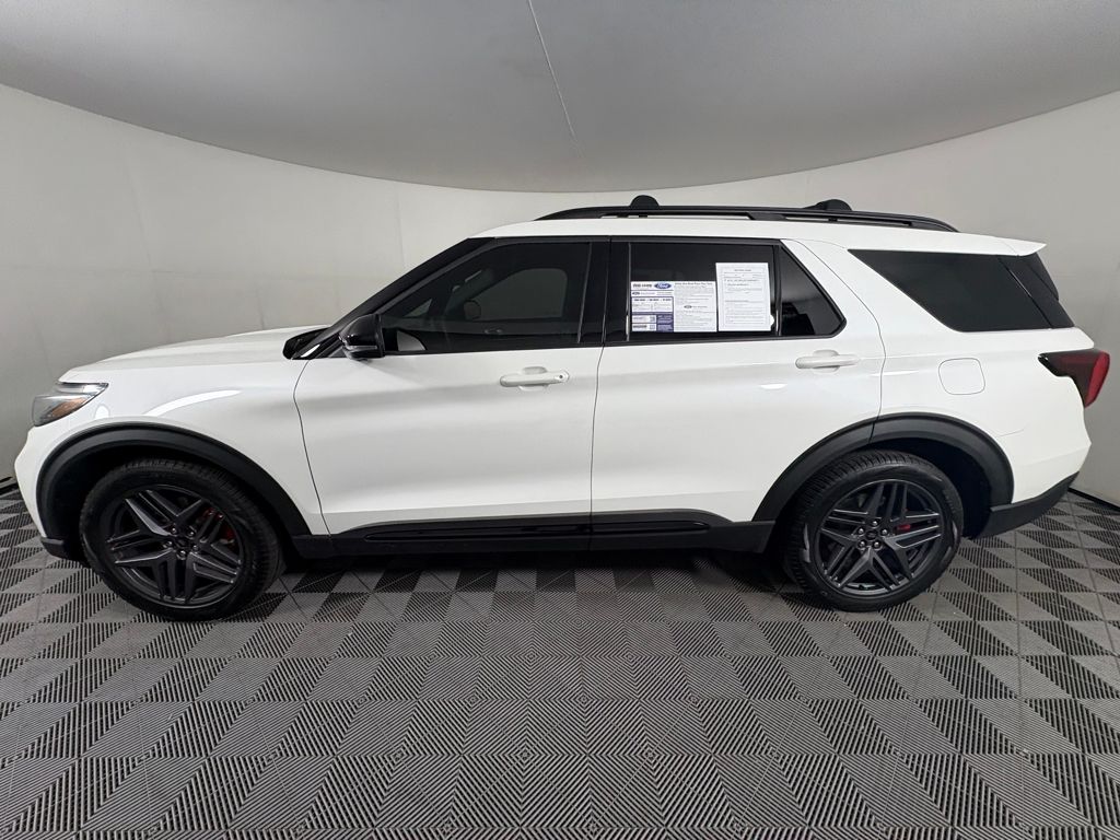 2025 Ford Explorer ST photo 4