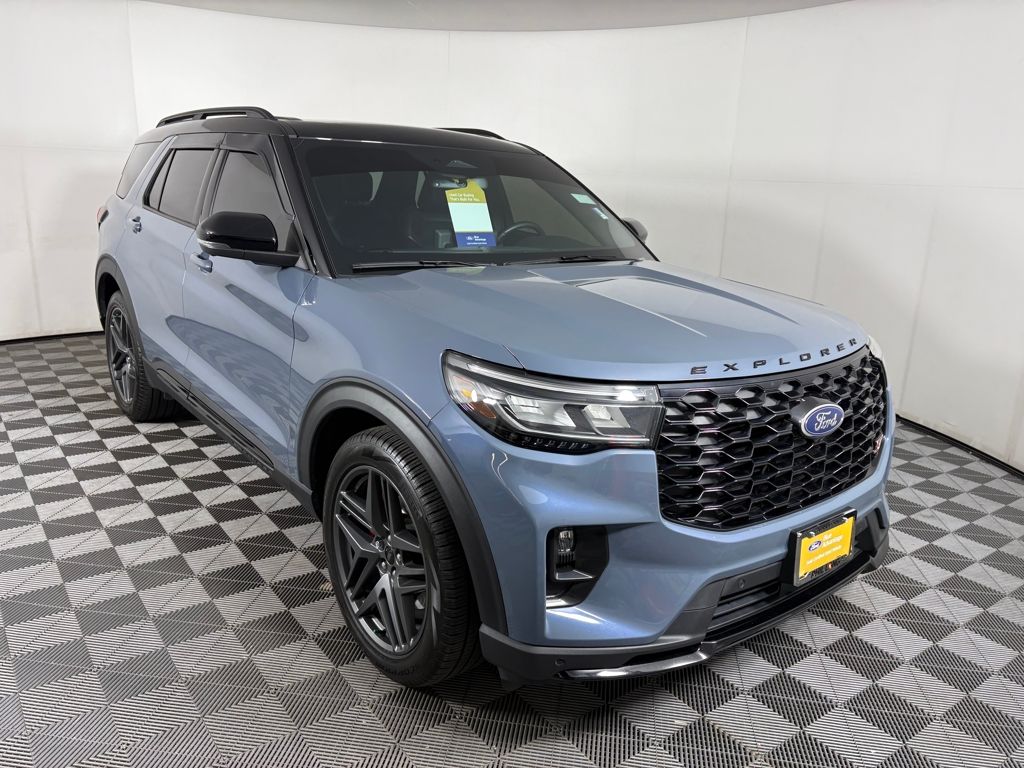 2025 Ford Explorer ST's photo