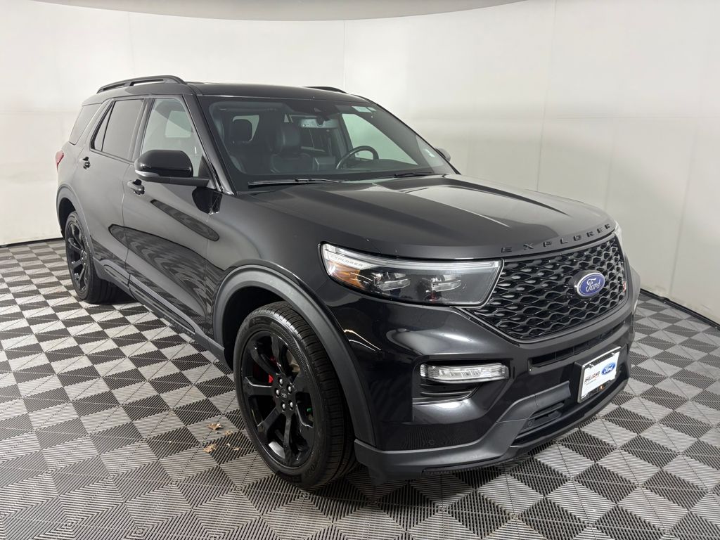 2022 Ford Explorer ST's photo