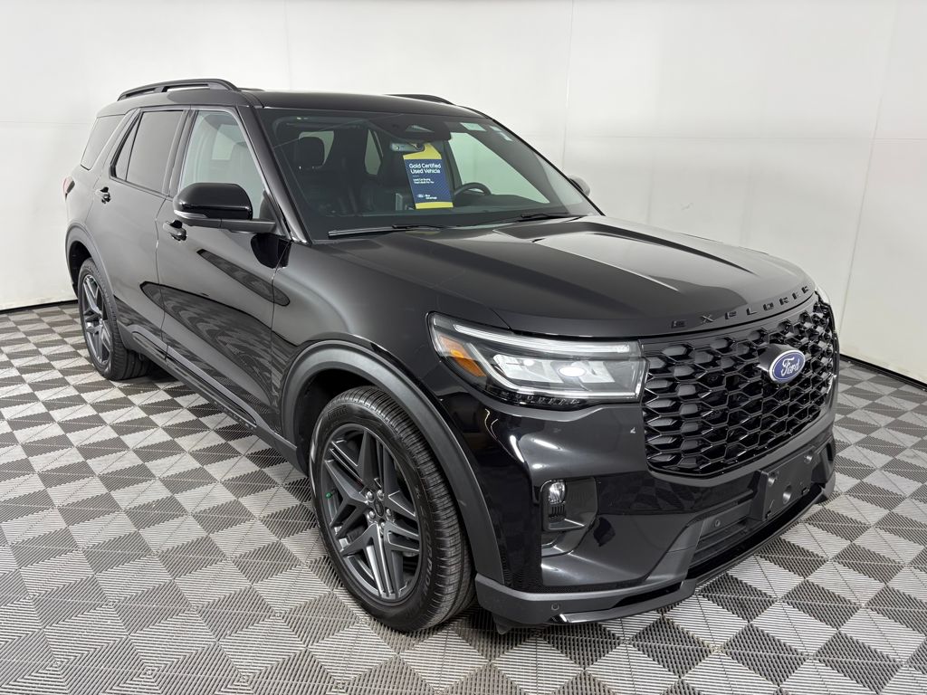 2025 Ford Explorer ST's photo